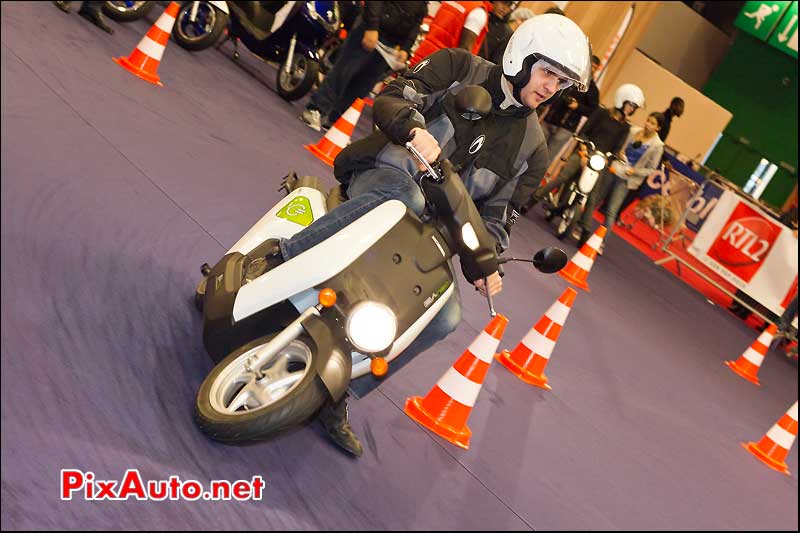 salon de la moto scooter electrique honda ev-neo