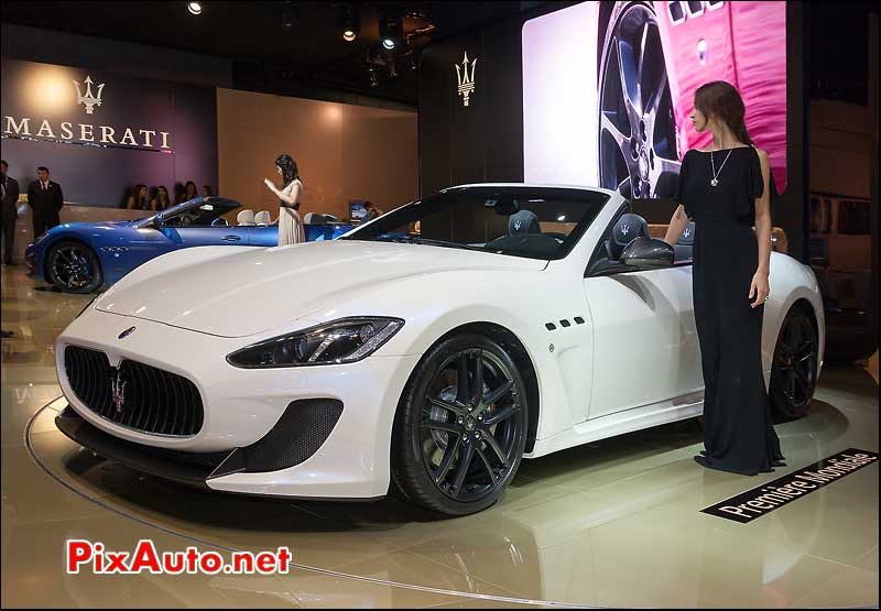 nouveau Maserati Grancabrio MC et hotesse mondial automobile