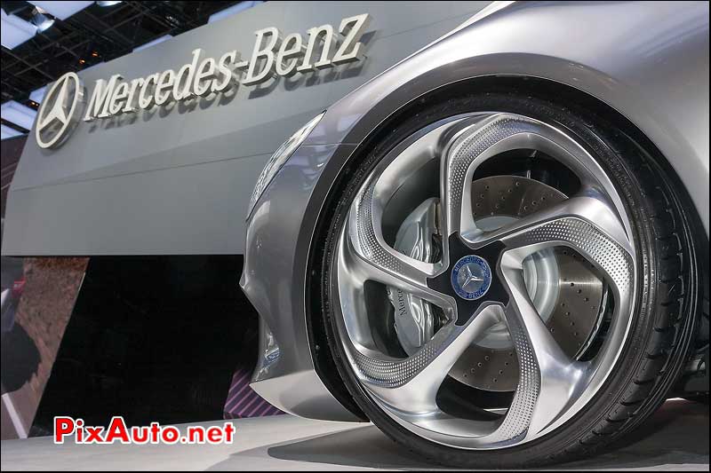 stand mercedes-benz mondial automobile 2012