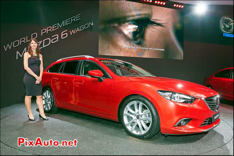 Nouvelle Mazda 6 Wagon et hotesse mondial automobile