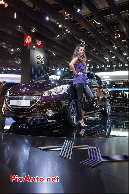 Peugeot 208 XY et hotesse mondial automobile 2012
