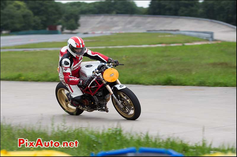 Radical Ducati, cafe-racer-festival 2013, chicane nord circuit Linas-Montlhery