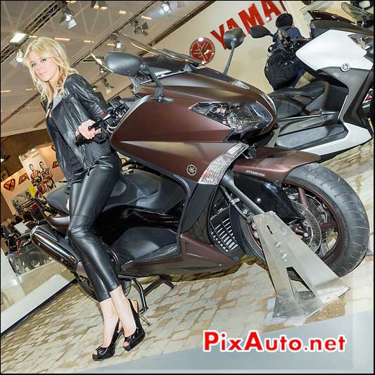 Yamaha Tmax 530 Bronze Max et hotesse, Salon-de-la-moto Paris 2013