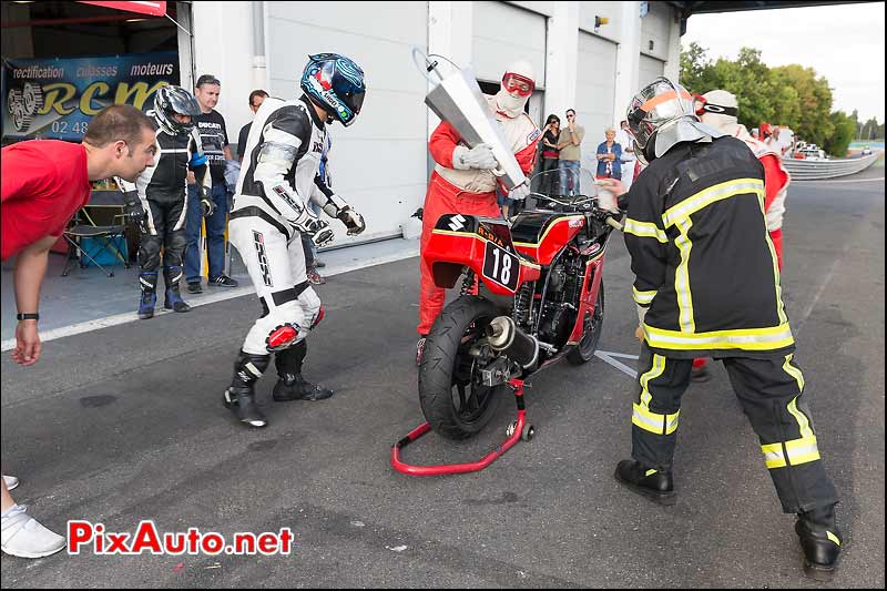 Ravitaillement Baugy Motos Racing Team Bol dOr Classic