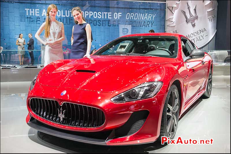 Salon-de-Geneve, hotesses Maserati Gran Turismo Mc Centennial Edition