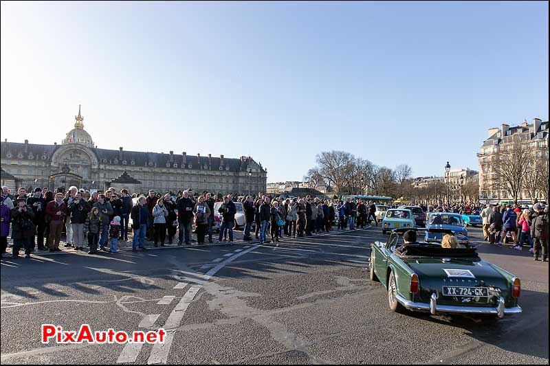 Traversee de Paris, Triumph TR4, Place des Invalides