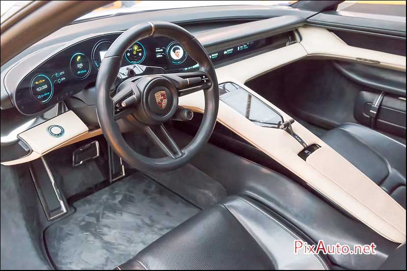 Exposition Concept Cars, Porsche Mission-E Habitacle