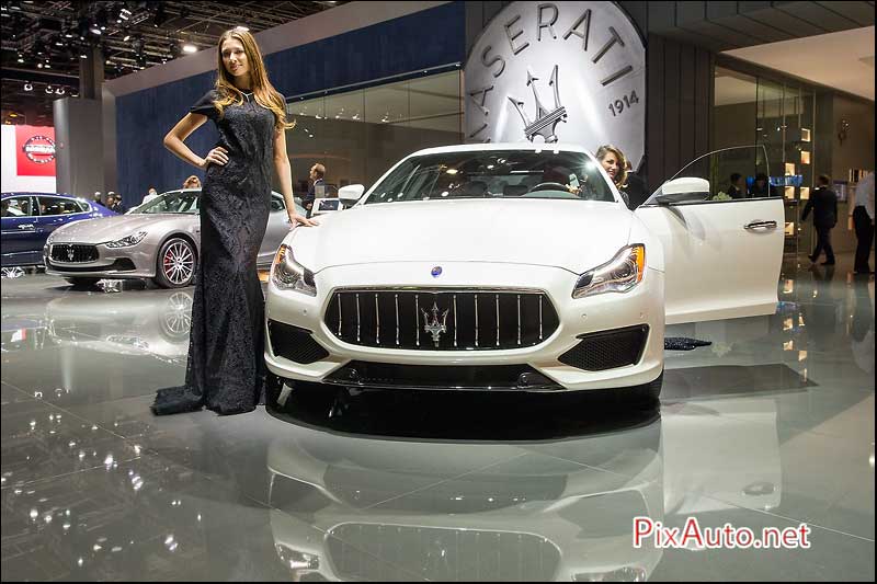 MondialdelAutomobile-Paris, Maserati Quattroporte GTS et hotesse