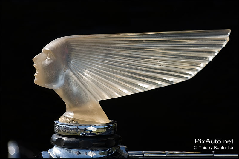 Mascotte Lalique journee du patrimoine autodrome montlhery