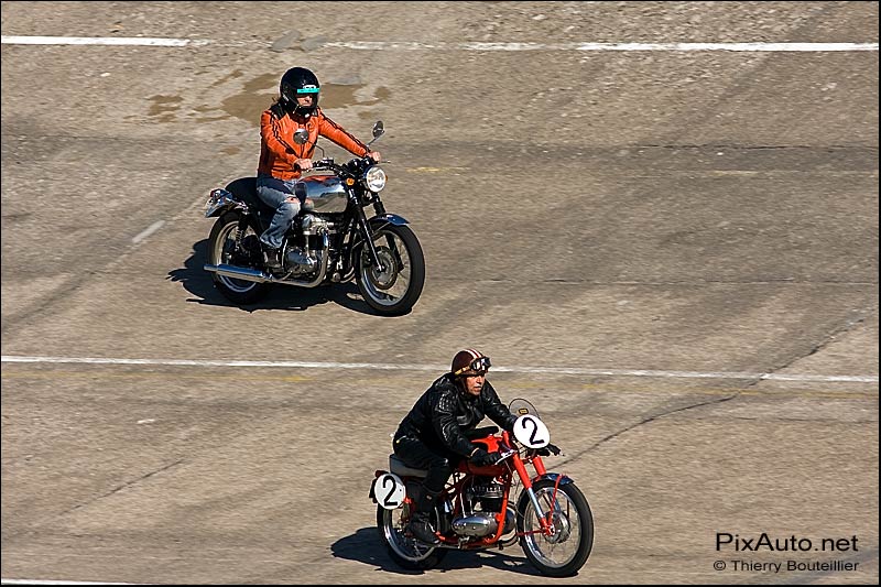 Motos sur l'ovale journee du patrimoine montlhery