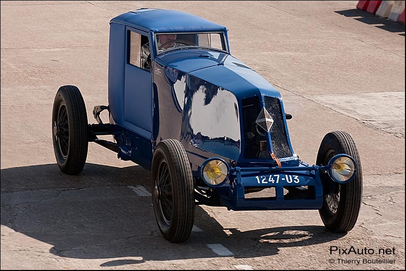Renault 40cv journee du patrimoine autodrome linas montlhery