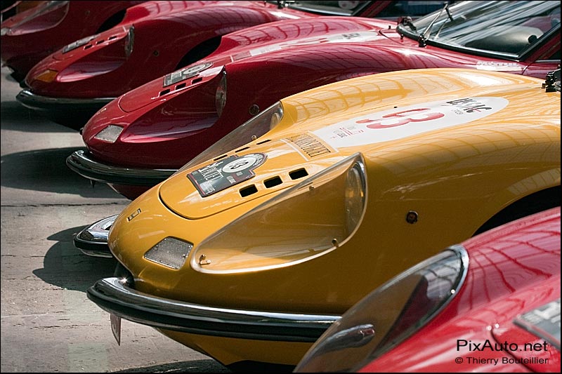 Les Ferrari Dino. 
