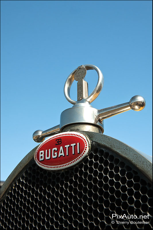 Ecusson Bugatti 35 autodrome heritage festival montlhery