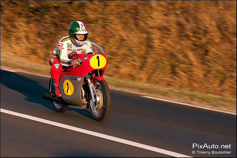 Giacomo Agostini et sa MV Agusta Gueux