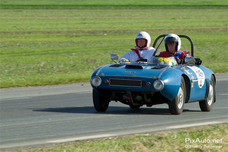 Panhard Tank sur le circuit de gueux