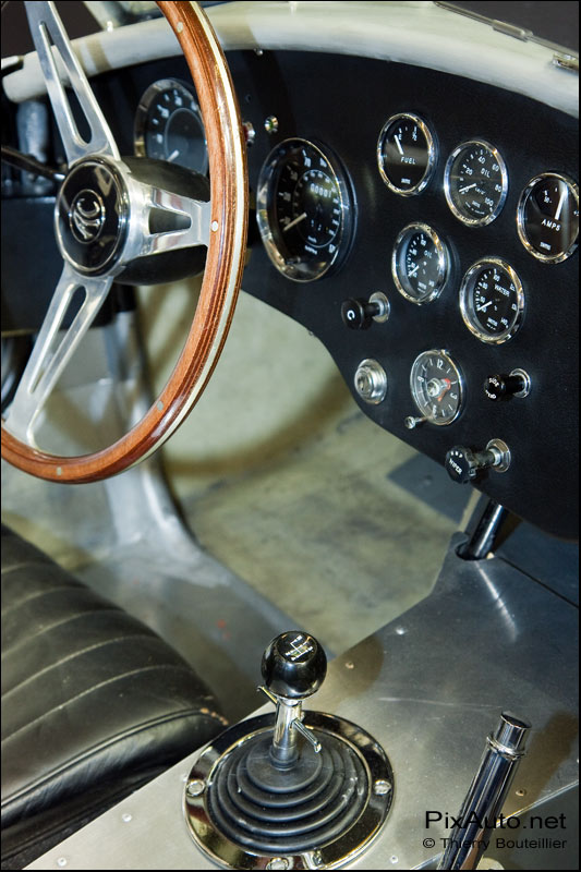 salon retromobile AC Cobra Shelby.