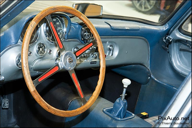 salon retromobile Habitacle Mercedes-Benz 300 SL.