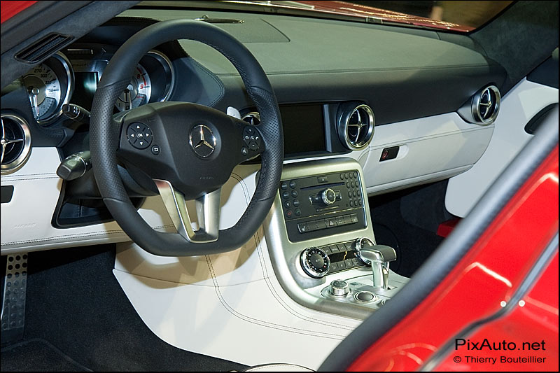 salon retromobile Habitacle Mercedes-Benz SLS AMG.