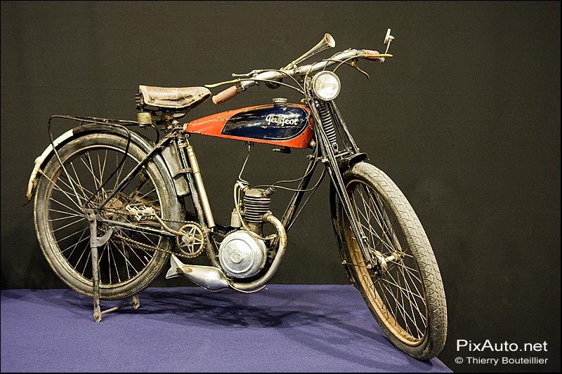 salon retromobile Bicyclette à moteur Peugeot