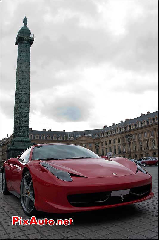 Ferrari F458 place Vendôme.