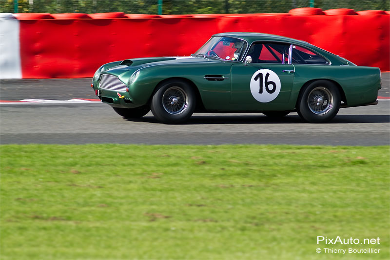 Aston Martin DB4.