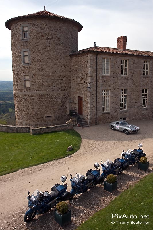 Ferrari 250GT et motards.