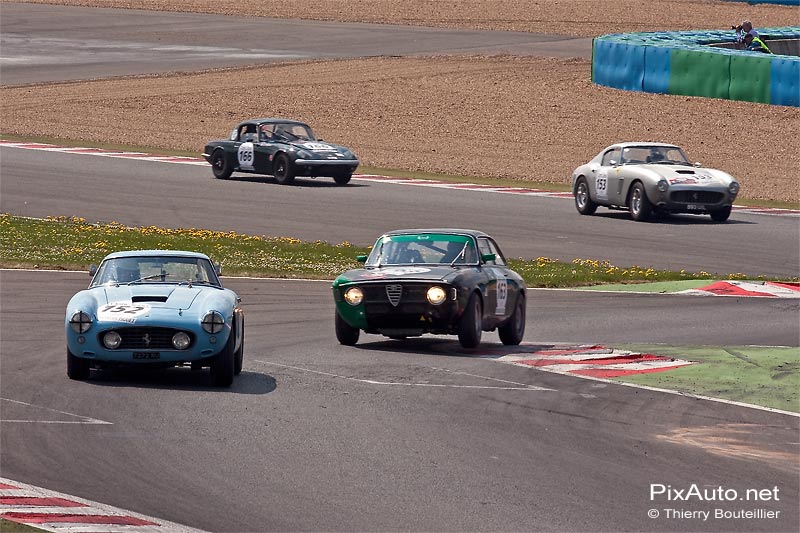 Duel entre Ferrari et Alfa tour auto