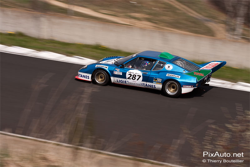 Ligier JS2 au circuit charade, tour auto