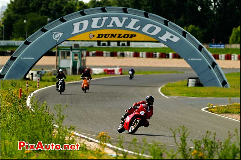 passerelle dunlop du circuit carole.