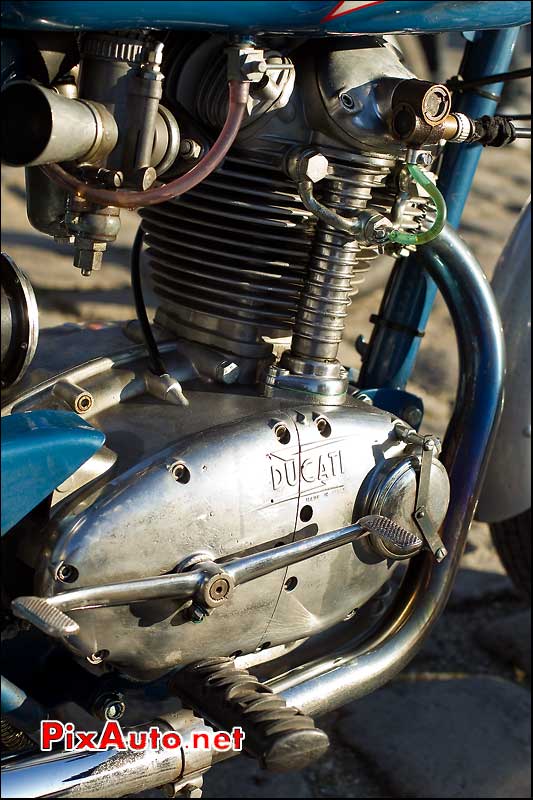 Moteur Ducati Diana traversee de paris