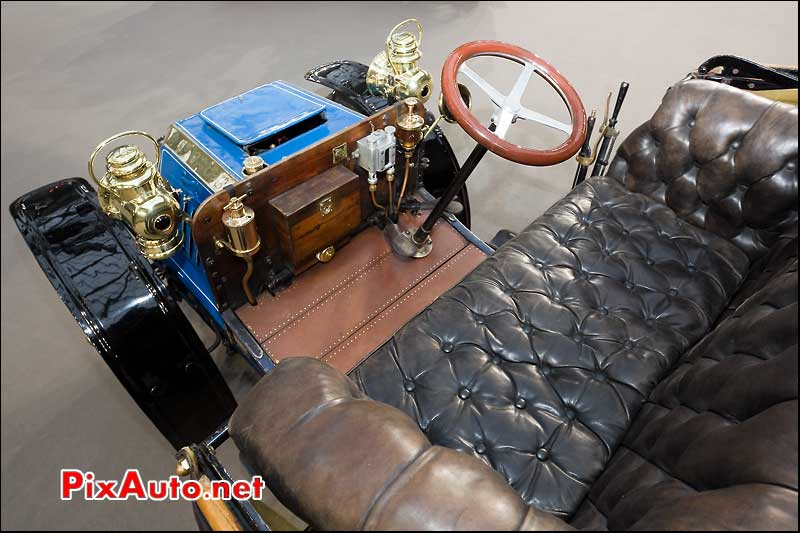 Automobile Panhard et Levassor, bicylindre de 7cv.