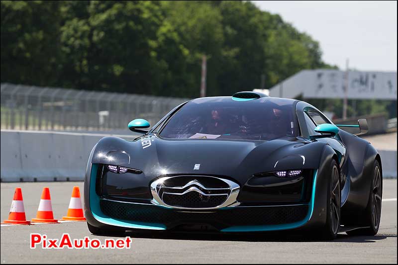 Concept-car Citroen Survolt, autodrome heritage festival