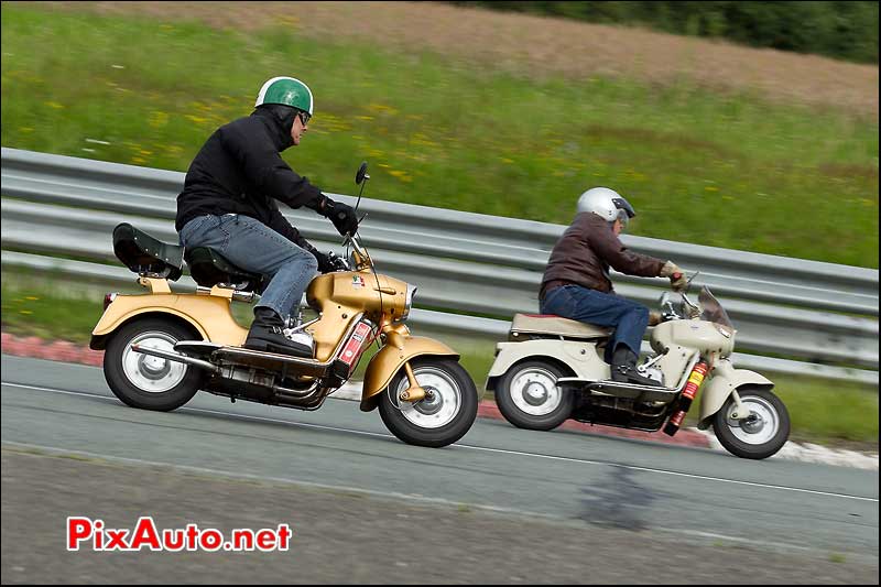 Scooter Rumi sur le circuit de Montlhery