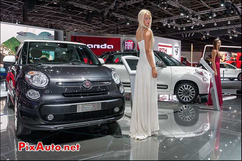 fiat 500L et hotesses mondial automobile 2012