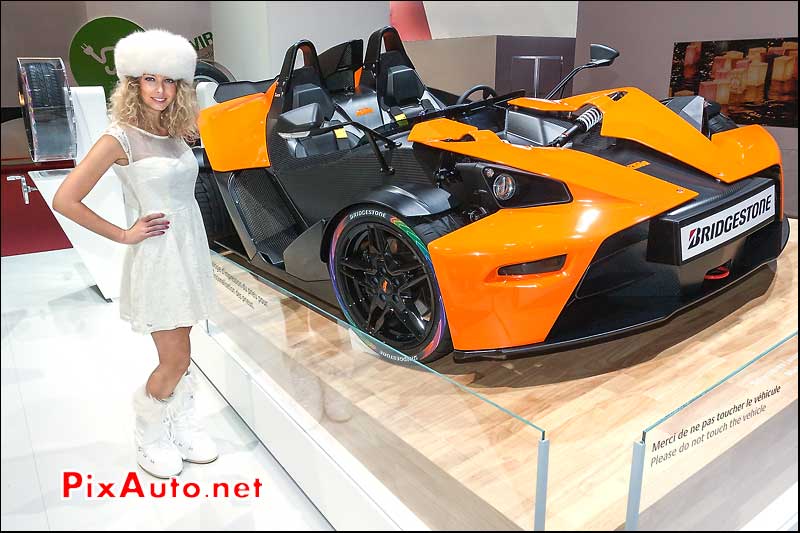 stand Brigestone KTM X-Bow et hotesse mondial automobile