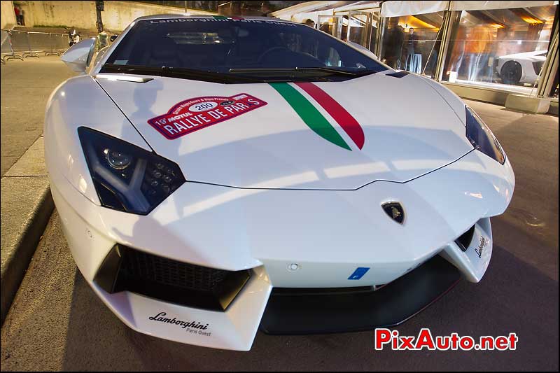 Lamborghini LP700 Aventador, Paris