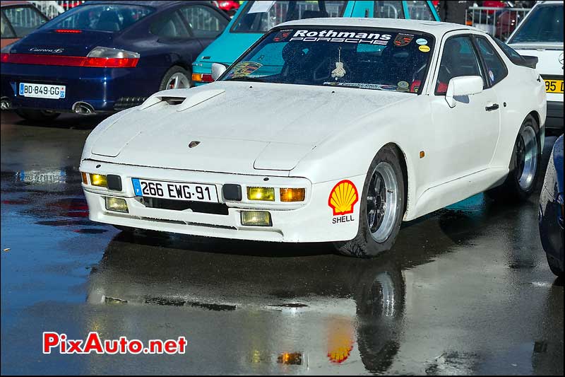 youngtimer porsche 944 rothmans parking salon automedon