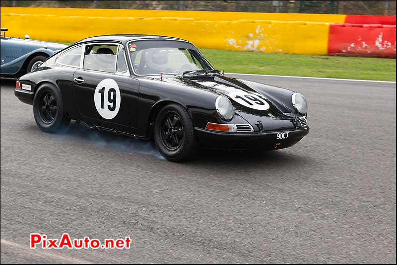 porsche 911 n°19 au freinage spa-francorchamps