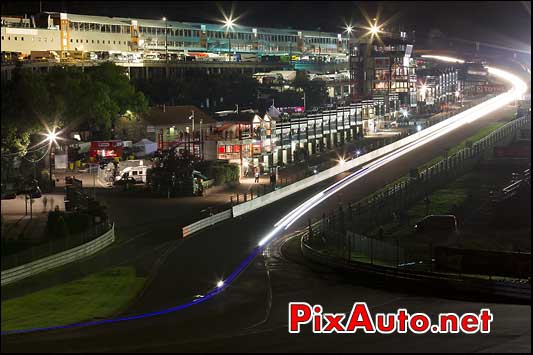 le raidillon de l'eau rouge de nuit