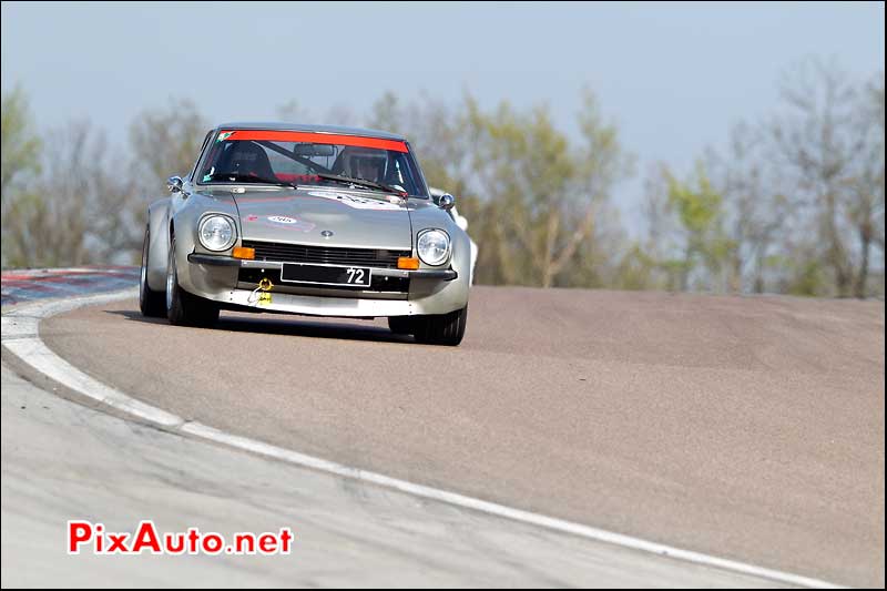 datsun 240z sur circuit de dijon tour auto