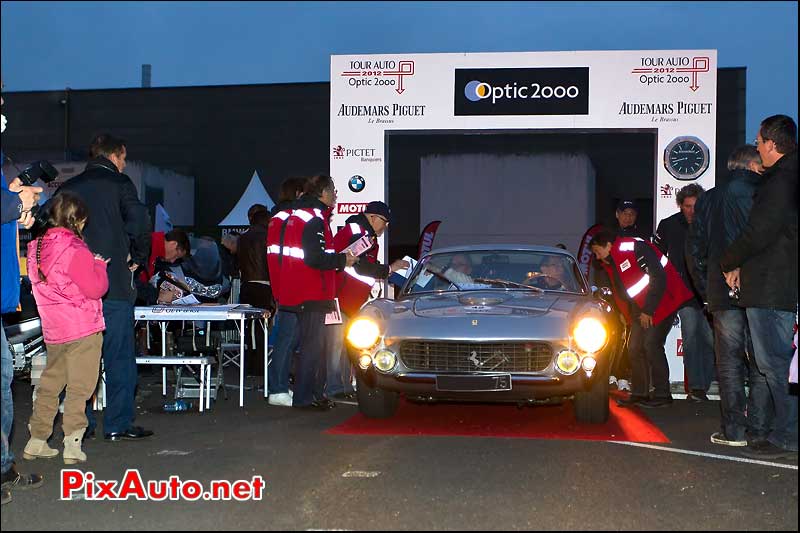 arrivee a beaune de la ferrari 250gt lusso