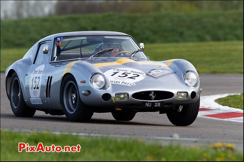 ferrari 250gto en course sur circuit de bresse