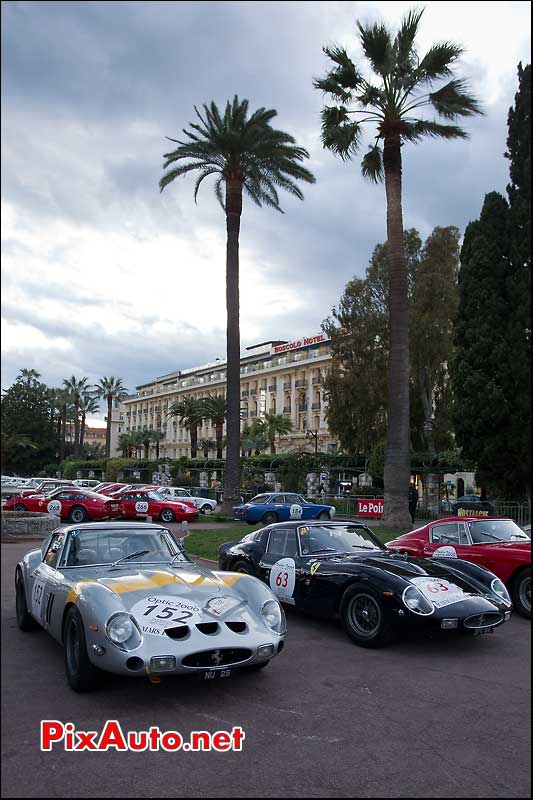 deux ferrari 250GTO sous les palmiers de nice