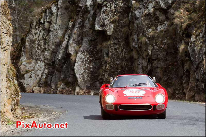 ferrari 250lm sur route de montagne tour auto