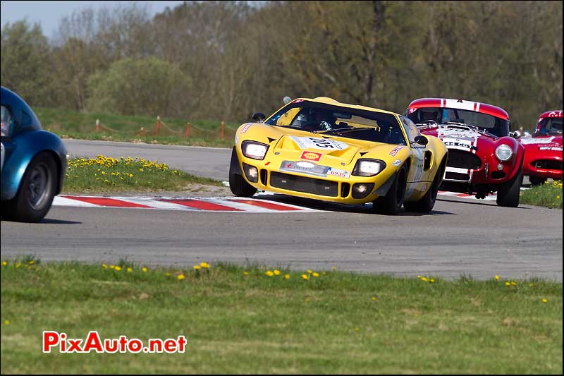 ford gt40 sur vibreurs circuit de bresse