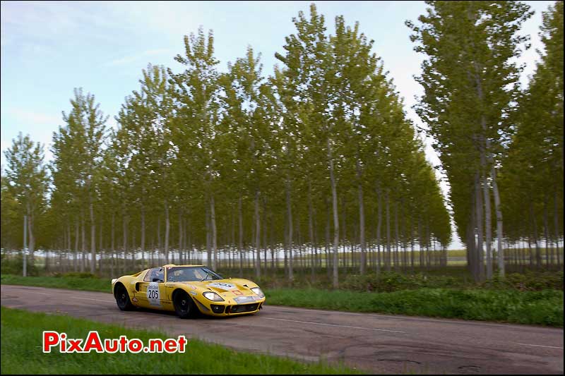 ford gt40 petite route de campagne tour auto