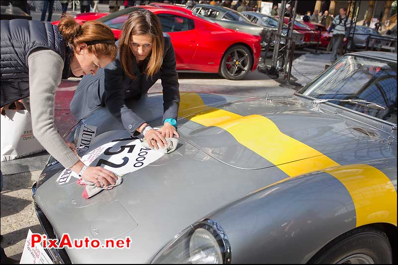 pose du numero de course ferrari 250GTO