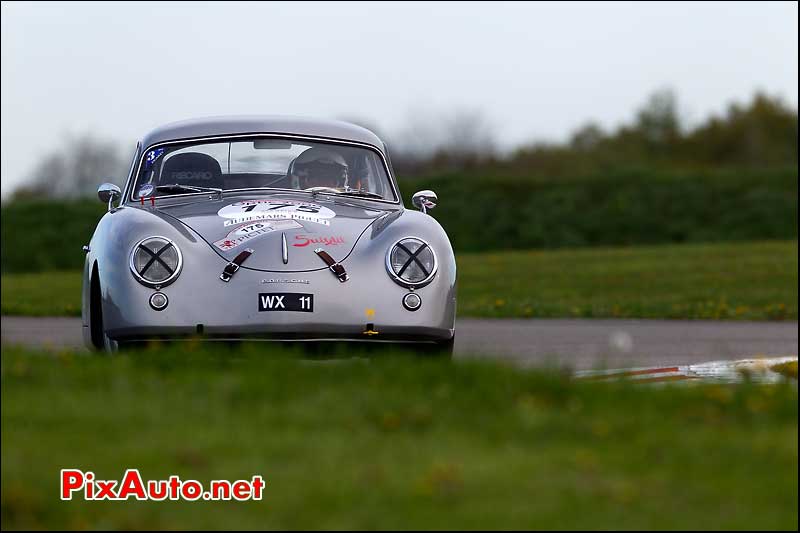 porsche 356 pilotee par Yves Junne circuit bresse