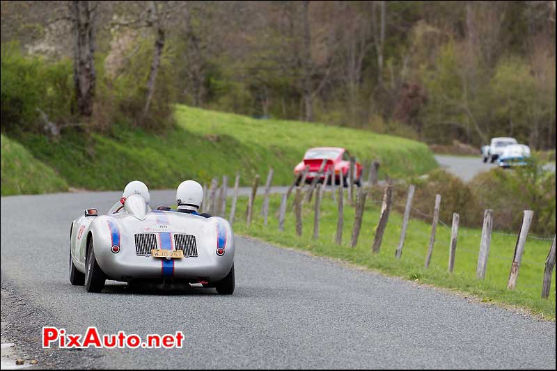 porsche 550a sur petite route de montagne TAO