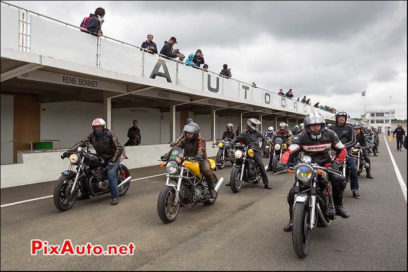 grille de depart post-76, cafe-racer-festival 2013, circuit Linas-Montlhery